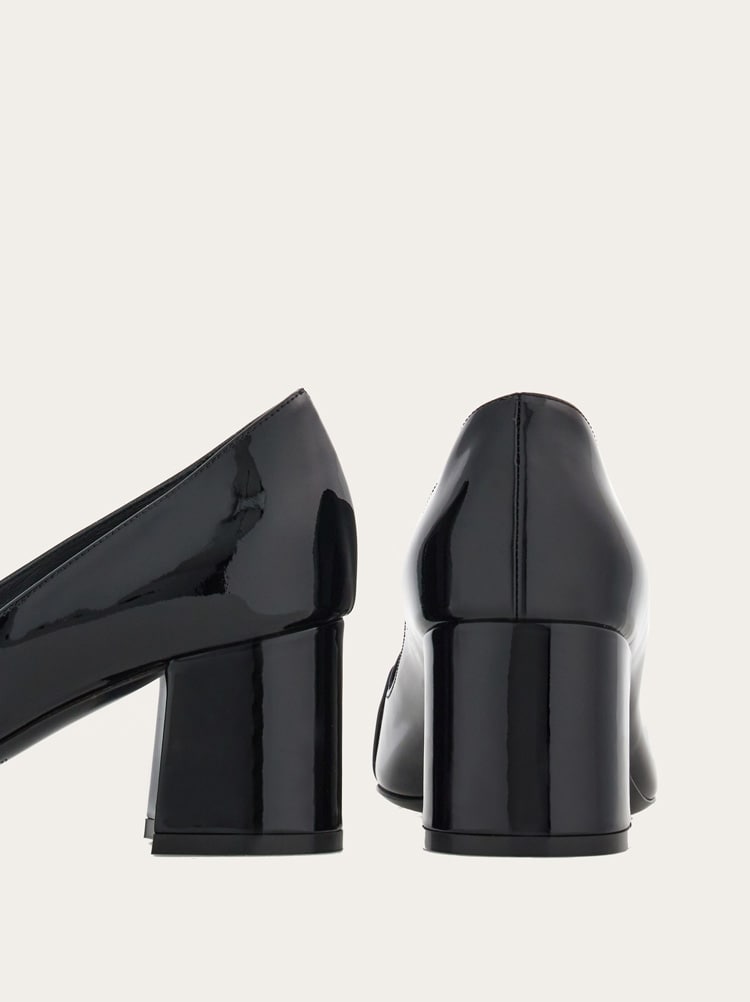 Pump with Gancini ornament - Image 3